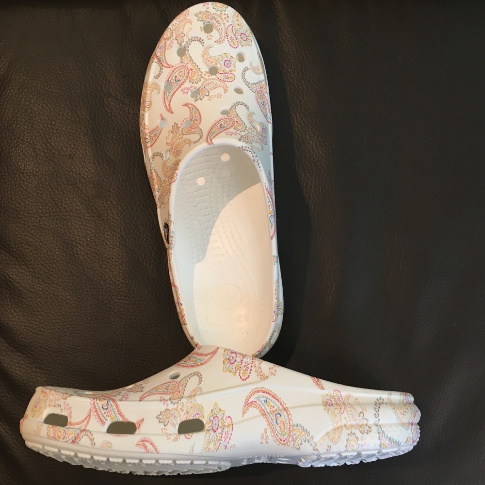 CROCS - women’s Sz 9 slides